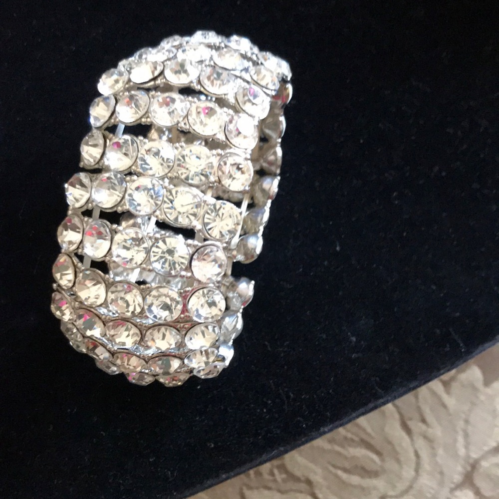 Jewelry - Picture 4 of 8